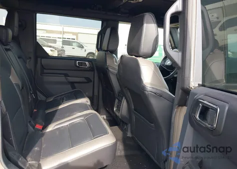 2025 Ford Bronco Outer Banks z USA, uszkodzony, nr VIN 1FMEE8BP9SLB00384